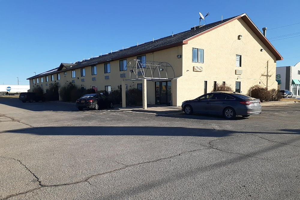 Super 8 By Wyndham Pratt Hotel Eksteriør billede