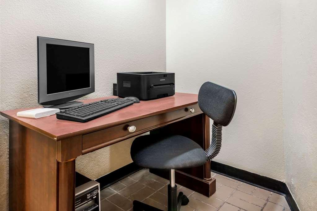 Super 8 By Wyndham Pratt Hotel Faciliteter billede