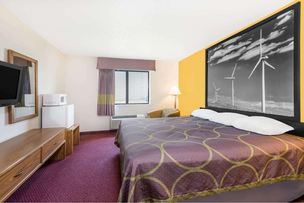 Super 8 By Wyndham Pratt Hotel Værelse billede