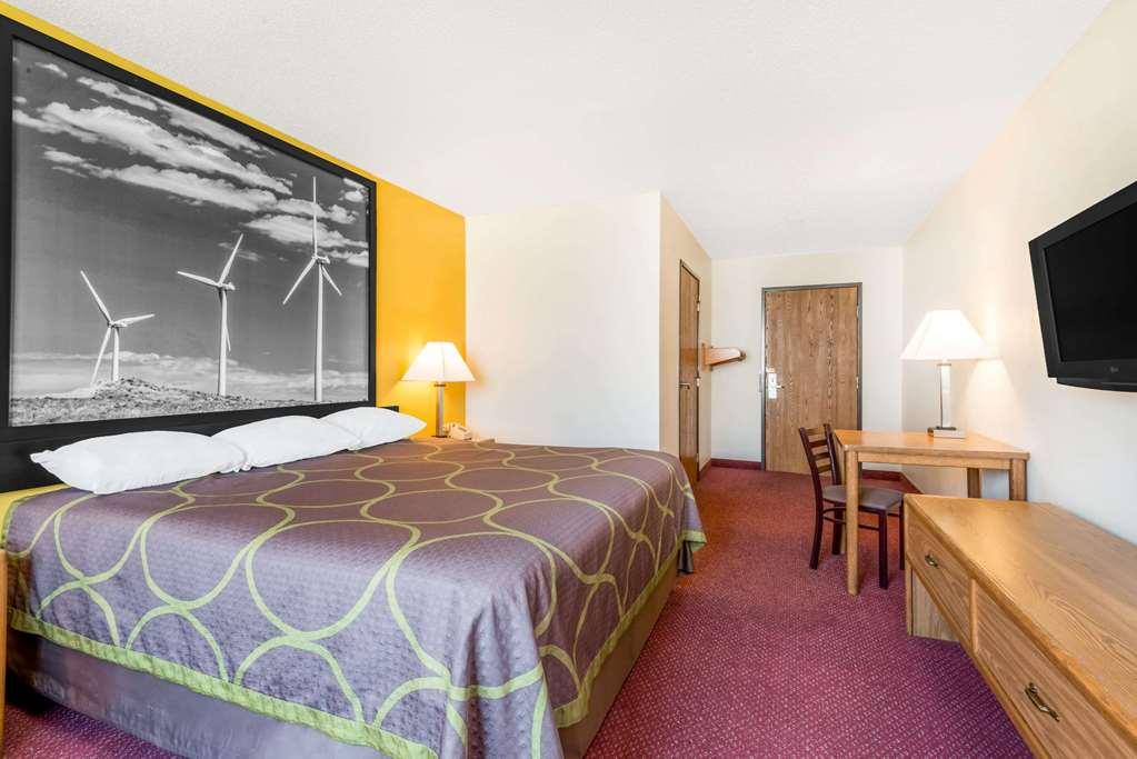 Super 8 By Wyndham Pratt Hotel Værelse billede