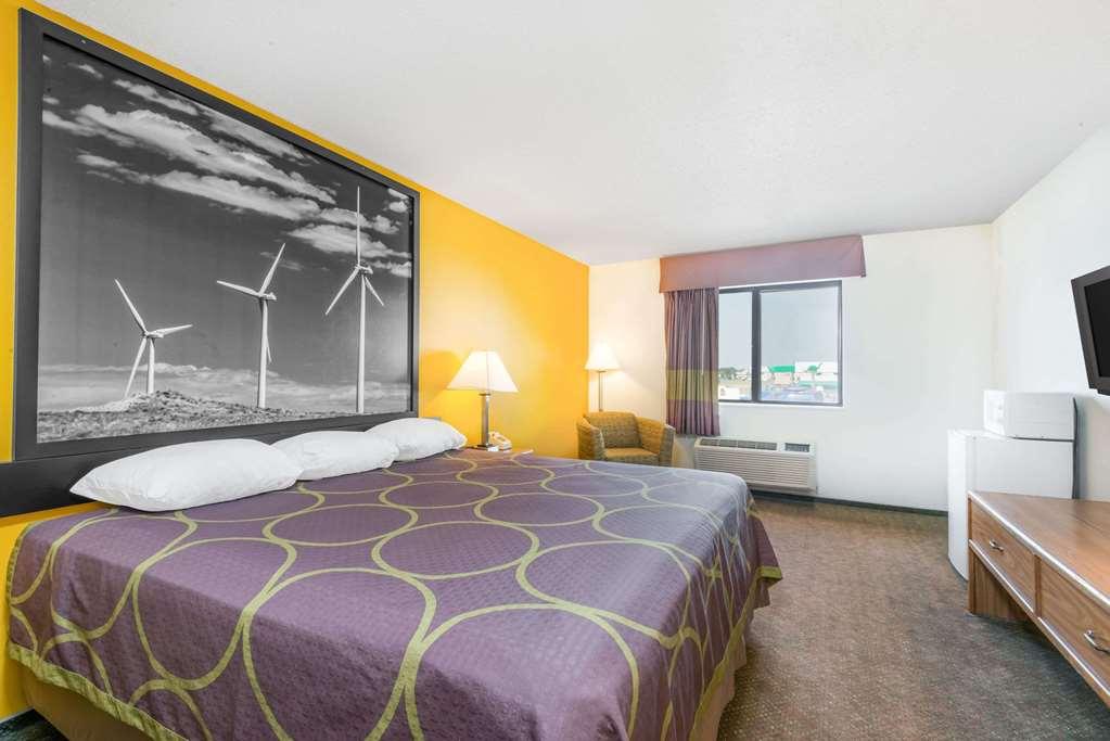 Super 8 By Wyndham Pratt Hotel Værelse billede