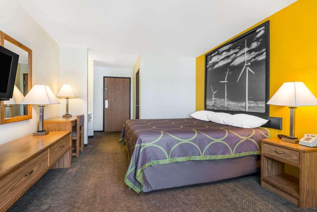 Super 8 By Wyndham Pratt Hotel Værelse billede